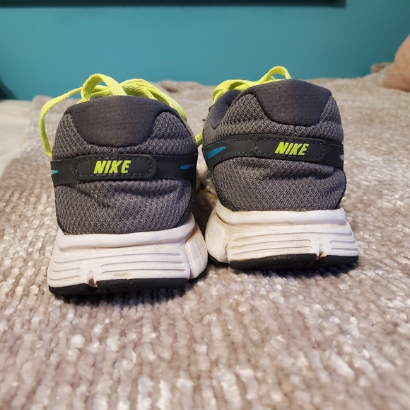 Nike revolution sneakers women's 8.5 - Picture 5 of 11